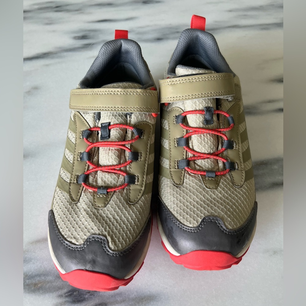 Waterproof hiking shoes size 7